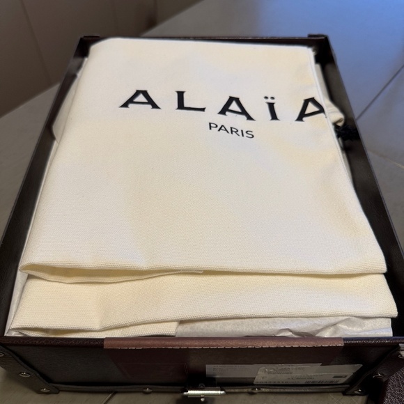 ALAIA(new) brand Tan - no other colour is like this, it's pinky warm & gorgeous! - Picture 3 of 14